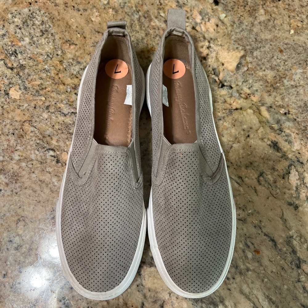 Tommy Bahama slip on shoes 7